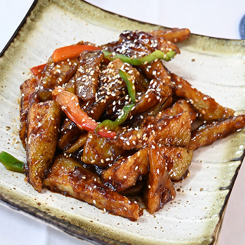 BERENJENA AL WOK CON SALSA YUXIANG