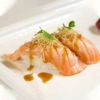 SALMÓN FLAMEADO CON SALSA TERIYAKI Y KATAIFI